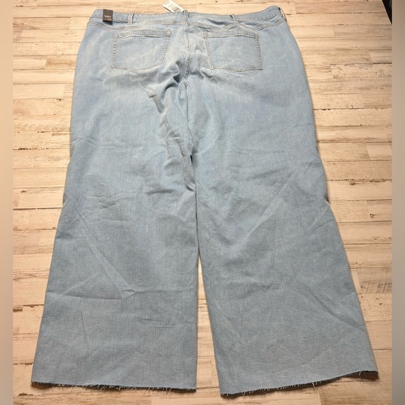 Torrid Perfect Wide Leg  Stretch Mid Rise Light Wash Jeans Women Size 24 - Picture 9 of 15